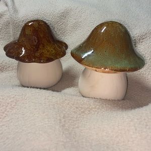 NWT | Ceramic Mushrooms | Home Decor | Garden Decor
*Sold as set or individually
